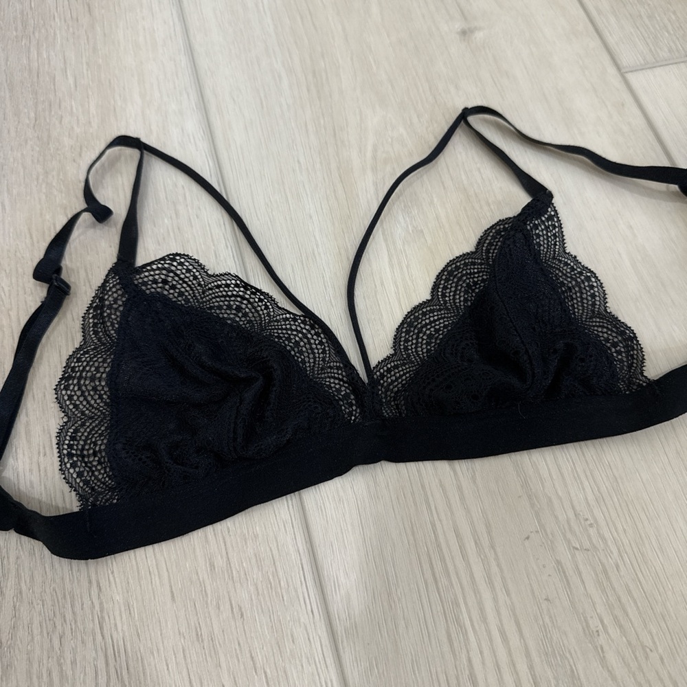 Black Lace Triangle Bra with Scalloped Edges Size 34A